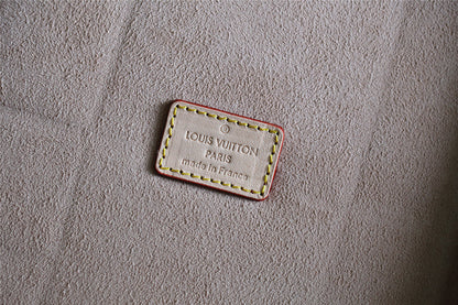 Franco Shops - Louis Vuittons  - 9539