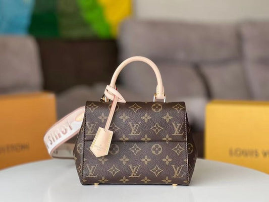 Franco Shops - Louis Vuittons  - 15329