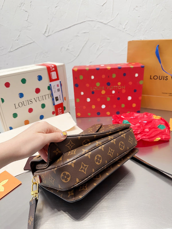 Franco Shops - Louis Vuittons  - 15059