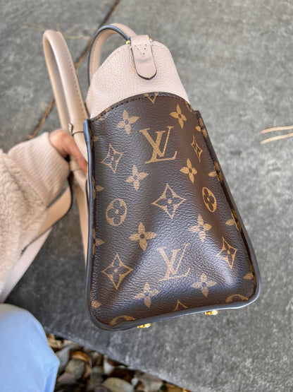 Handbag Luxury Designer By Louis Vuitton  Size: Medium