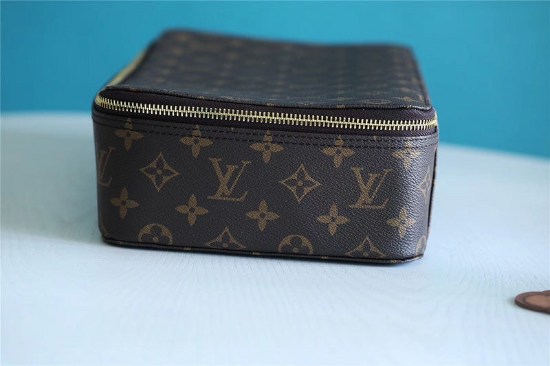 Franco Shops - Louis Vuittons  - 9205