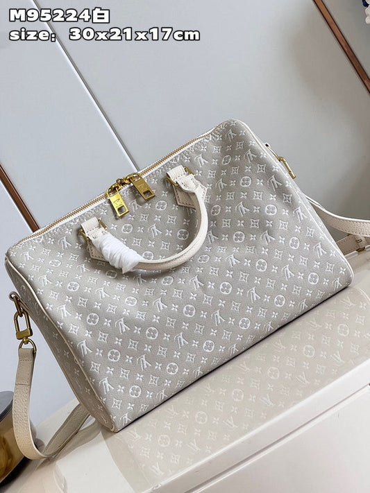 Franco Shops - Louis Vuittons  - 15337