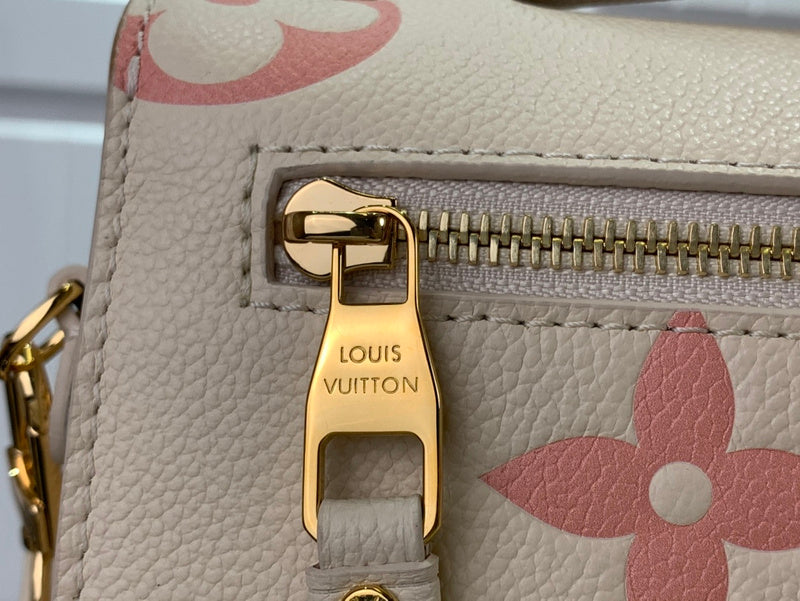 Franco Shops - Louis Vuittons  - 15821
