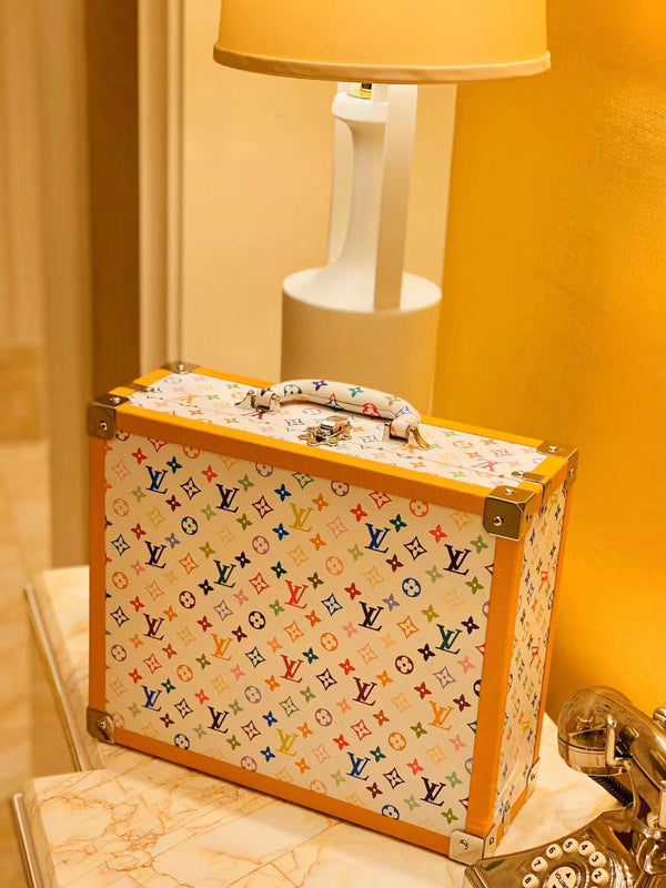 Franco Shops - Louis Vuittons  - 9517