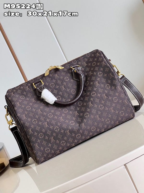 Franco Shops - Louis Vuittons  - 15335