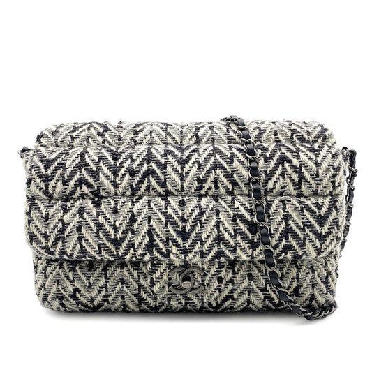 CHANEL CHAIN SHOULDER BAG BLACK WHITE TWEED 90268081