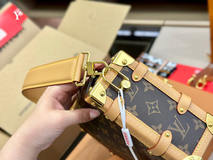 Franco Shops - Louis Vuittons  - 15089
