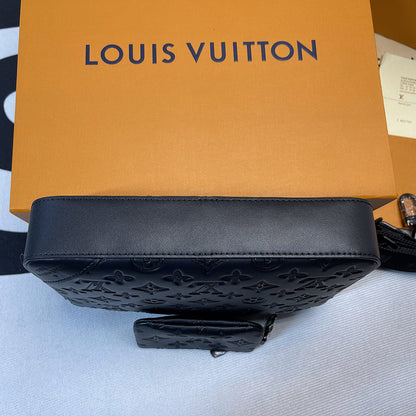 Franco Shops - Louis Vuittons  - 10111