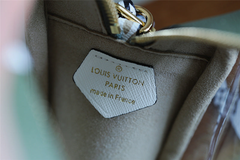 Franco Shops - Louis Vuittons  - 9394