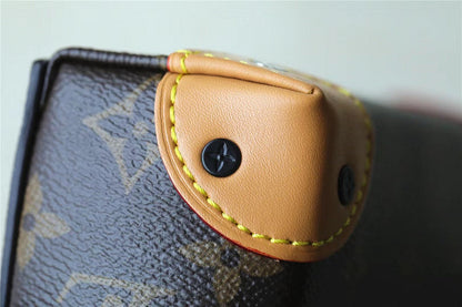 Franco Shops - Louis Vuittons  - 9922