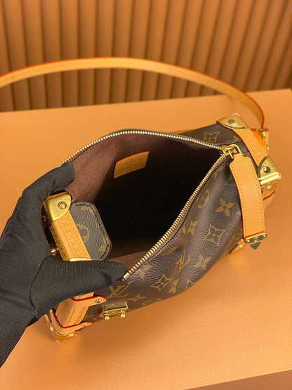 Franco Shops - Louis Vuittons  - 15376