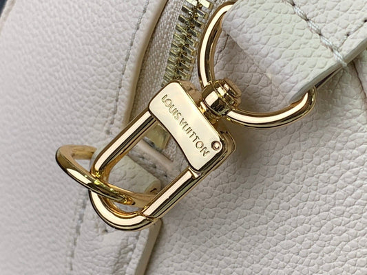 Franco Shops - Louis Vuittons  - 15823