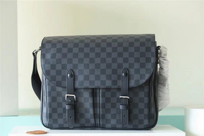 Franco Shops - Louis Vuittons  - 9956