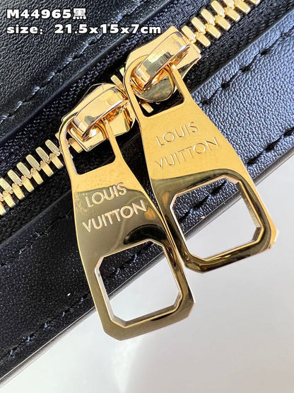 Franco Shops - Louis Vuittons  - 15476