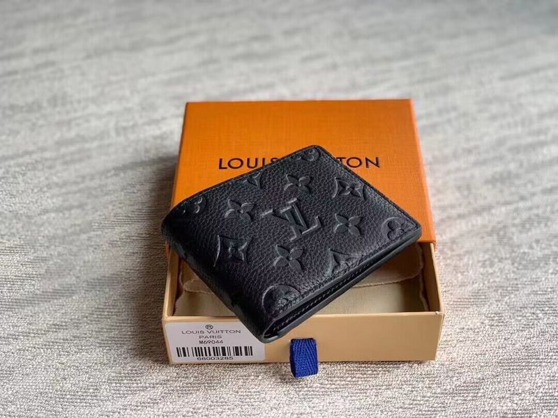 Franco Shops - Louis Vuittons  - 15760