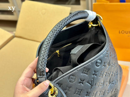Franco Shops - Louis Vuittons  - 15008