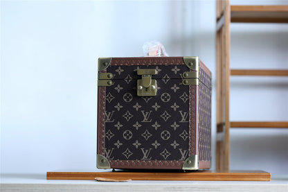 Franco Shops - Louis Vuittons  - 9512