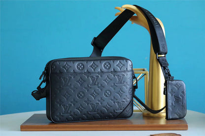 Franco Shops - Louis Vuittons  - 10111