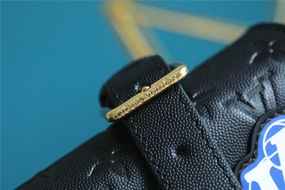 Franco Shops - Louis Vuittons  - 10099
