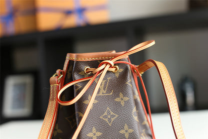 Franco Shops - Louis Vuittons  - 9390