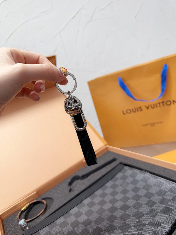 Franco Shops - Louis Vuittons  - 15018