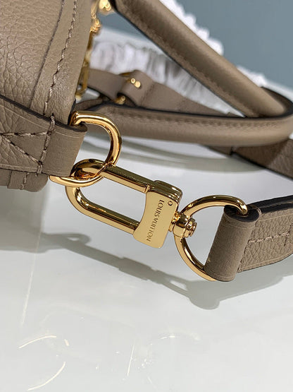 Franco Shops - Louis Vuittons  - 15408