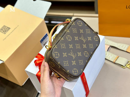 Franco Shops - Louis Vuittons  - 15012
