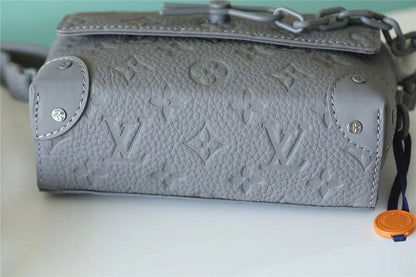 Franco Shops - Louis Vuittons  - 9985