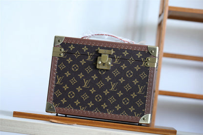 Franco Shops - Louis Vuittons  - 9519