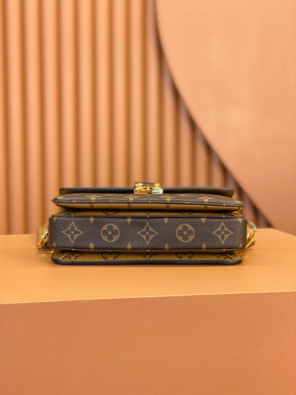 Franco Shops - Louis Vuittons  - 15377