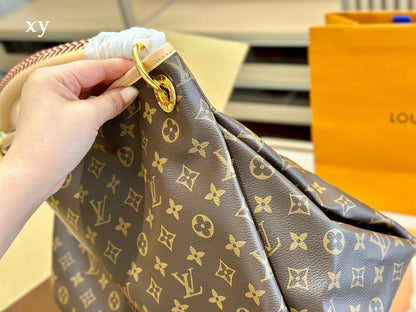 Franco Shops - Louis Vuittons  - 15006