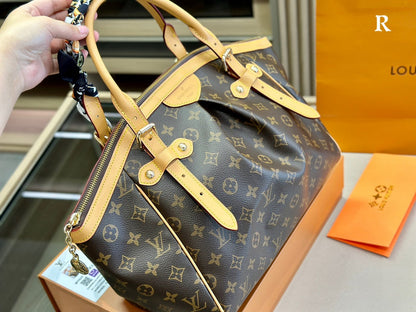 Franco Shops - Louis Vuittons  - 15011