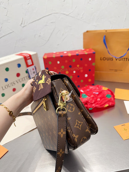 Franco Shops - Louis Vuittons  - 15059