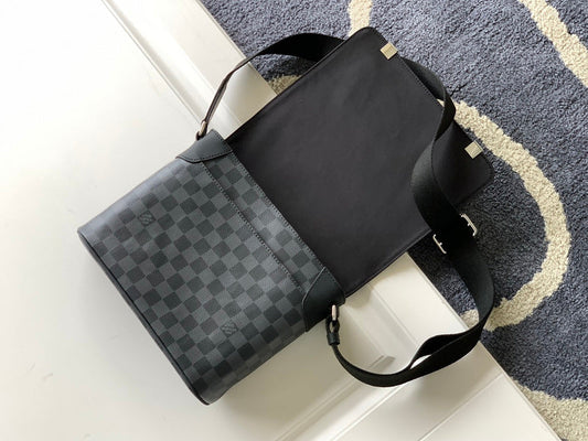 Franco Shops - Louis Vuittons  - 15663
