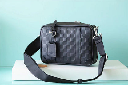 Franco Shops - Louis Vuittons  - 10034