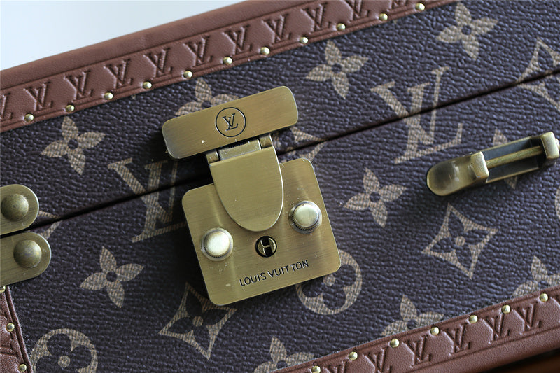 Franco Shops - Louis Vuittons  - 9520