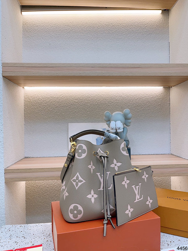 Franco Shops - Louis Vuittons  - 14872