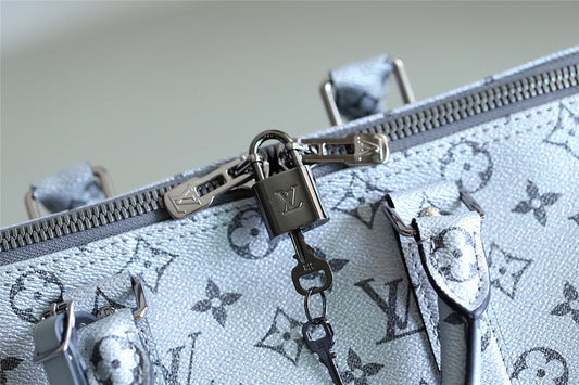 Franco Shops - Louis Vuittons  - 9465