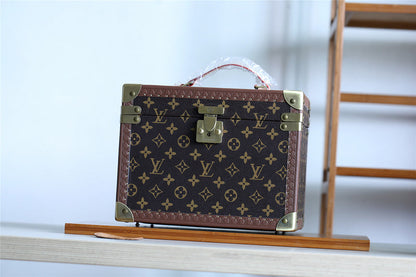 Franco Shops - Louis Vuittons  - 9515