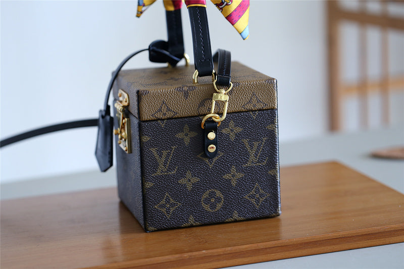 Franco Shops - Louis Vuittons  - 9401