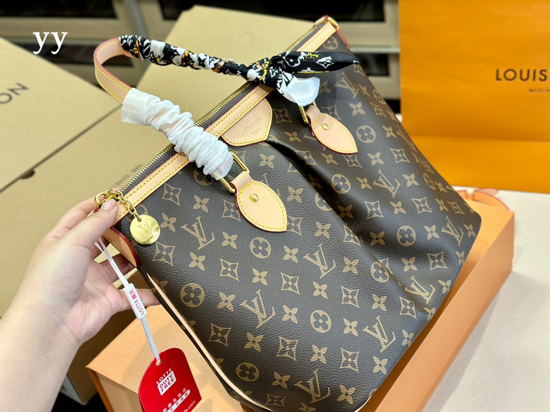 Franco Shops - Louis Vuittons  - 15000