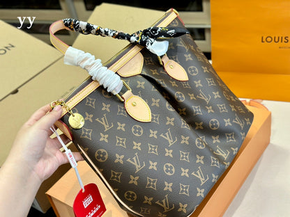 Franco Shops - Louis Vuittons  - 15000
