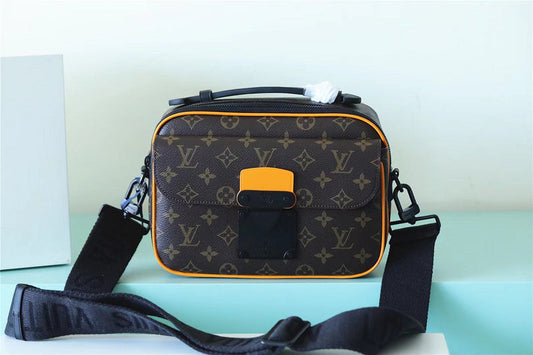 Franco Shops - Louis Vuittons  - 9910