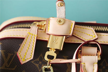 Franco Shops - Louis Vuittons  - 9435