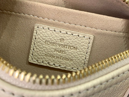 Franco Shops - Louis Vuittons  - 15819