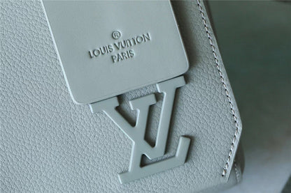 Franco Shops - Louis Vuittons  - 9930