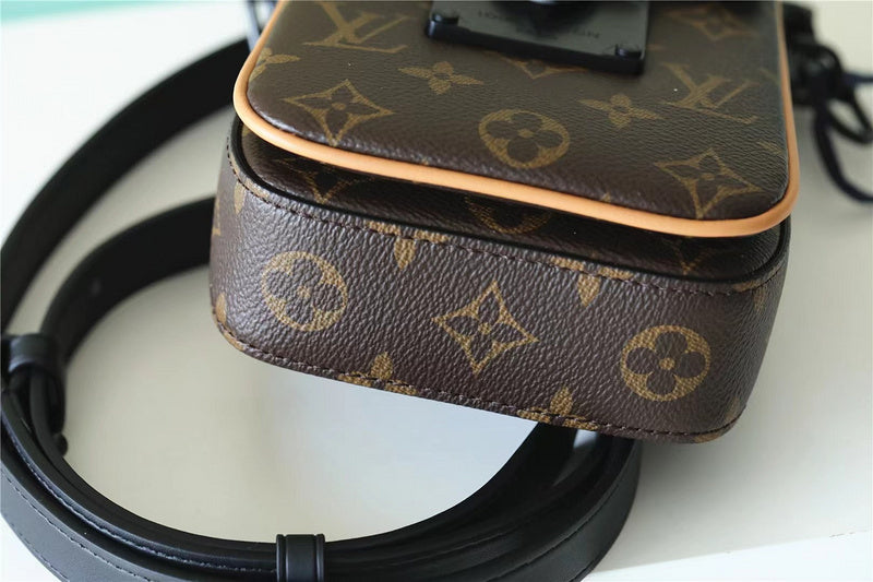 Franco Shops - Louis Vuittons  - 9924