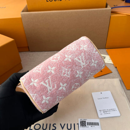 Franco Shops - Louis Vuittons  - 15837