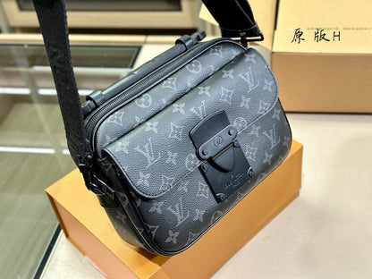 Franco Shops - Louis Vuittons  - 14982