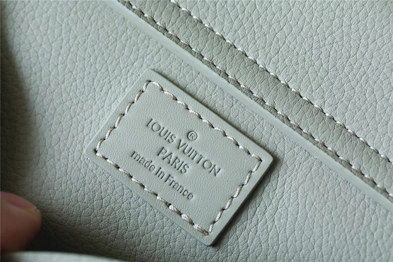 Franco Shops - Louis Vuittons  - 9983
